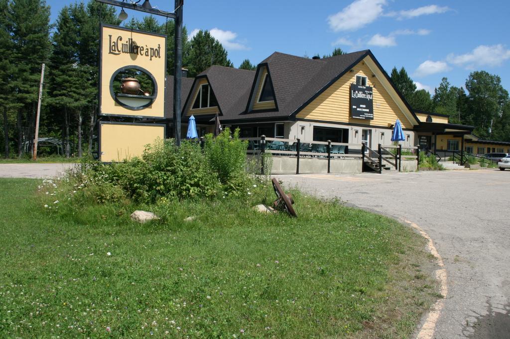 La Cuillere A Pot Hotel Saint-Donat-de-Montcalm Exterior foto