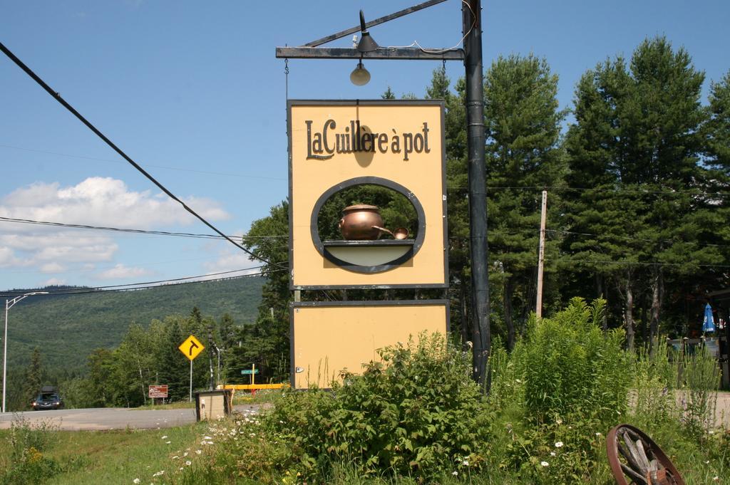 La Cuillere A Pot Hotel Saint-Donat-de-Montcalm Exterior foto