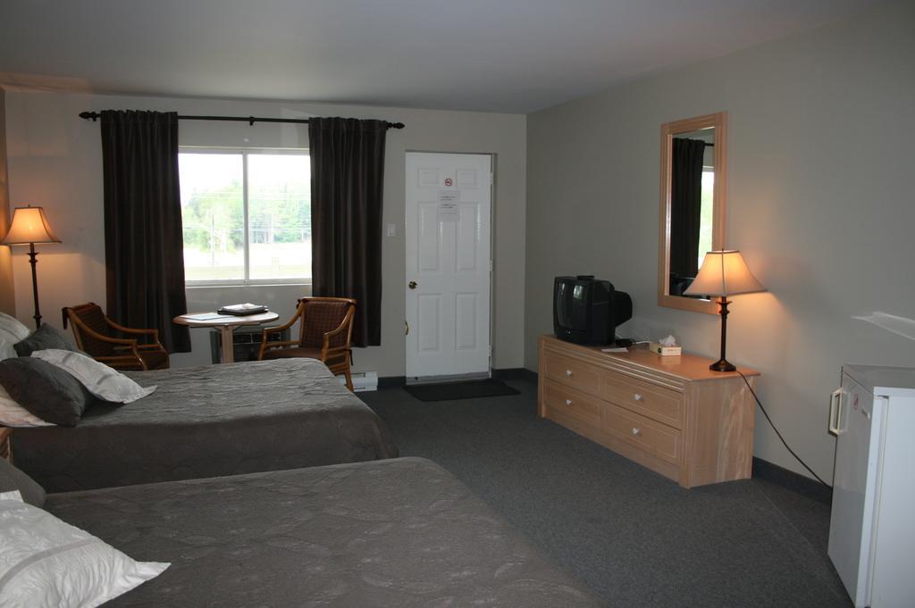 La Cuillere A Pot Hotel Saint-Donat-de-Montcalm Exterior foto
