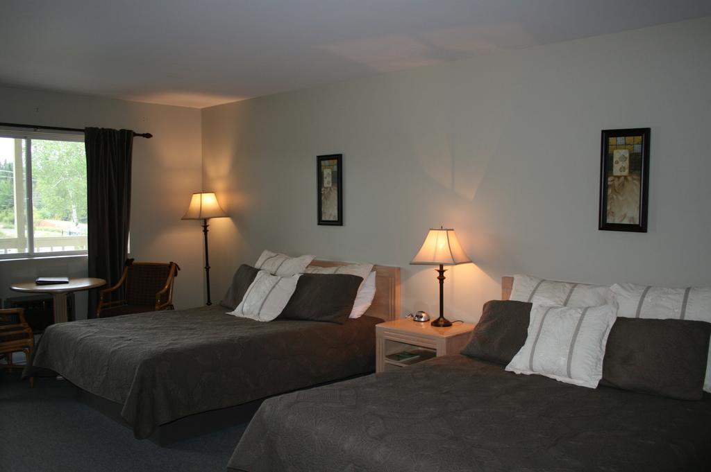 La Cuillere A Pot Hotel Saint-Donat-de-Montcalm Exterior foto
